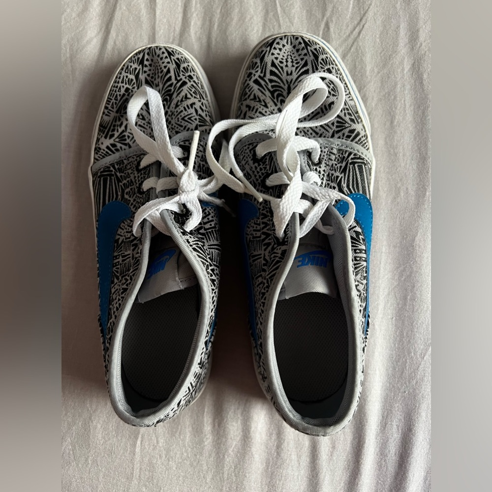 Nike boys shoes